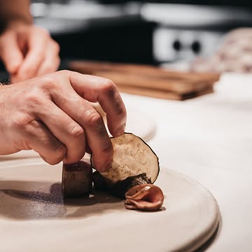 Nouveau menu
Plus d’infos et réservation sur le site (link in bio)

#chasse #automne🍂 #gastronomy #saintjacques