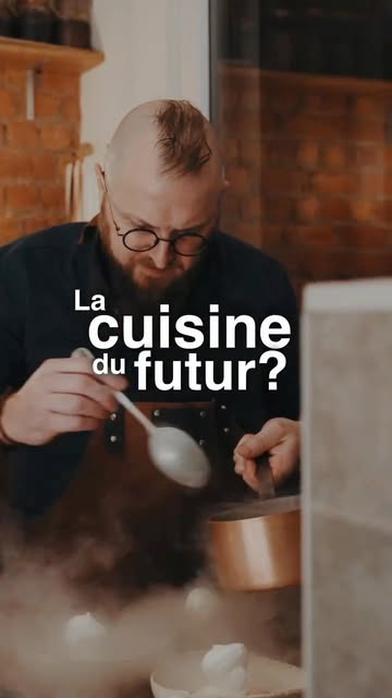 Une table d’exception portée par le chef Cédric Dassonville. Au cœur de Woluwe-Saint-Pierre, il développe une gastronomie d’instinct, façonnée par des techniques ancestrales qu’il remet au centre de son art culinaire.
Sa cuisine, brute et sensible à la fois, révèle le goût vrai des produits. Entre le feu, la patience, le travail du temps et un profond respect du terroir, chaque assiette raconte une histoire authentique, nourrie par la nature et l’artisanat.

Dans l’univers chaleureux de @coquum_restaurant , l’expérience est celle d’une sincérité totale : une cuisine qui puise dans les traditions pour créer des émotions puissantes et intemporelles.

L’épisode complet sera disponible dès demain 18h sur notre chaîne YouTube. Lien en bio.

Coquum
Rue au Bois 226
1150 Woluwe-Saint-Pierre
Belgique

Réalisation : @thibnizet
Photos : @thibnizet
Deuxième caméra : @molly_s_time
Production / réseaux sociaux : @audreyclooth
Production : @tnztmedia
Chef : @dassonville_cedric
Restaurant : @coquum_restaurant