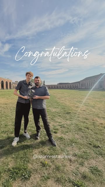 Hier, Olivier et Guilhem ont troqué les fourneaux du Rizom pour ceux du concours… et quelle journée ! ❤️

4 heures d’épreuve, beaucoup de concentration, un soupçon de stress, énormément de passion… et au bout : Olivier élu Meilleur Cuisinier Professionnel du Hainaut 2026 🥇

Et parce qu’un chef ne travaille jamais vraiment seul, un immense bravo à Guilhem, son commis du jour et son précieux allié dans cette aventure. 👏

Une belle récompense pour le travail, la créativité et surtout pour cette envie de toujours faire mieux.

Toute l’équipe est fière de vous deux ! ❤️