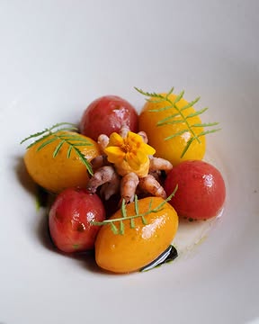 Tomates de chez Perma Project, crevette grise et tagète.

~

Tomatoes from Perma Project, brown shrimp and marigold.

📷 @maurine.toussaint