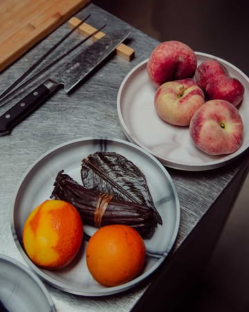 There’s something about the colours of the season. Peaches, oranges and vanilla rest on the Mabo Plate in Sesame and Sumac, its earthy marbled tones echoing the natural beauty of the ingredients it holds. Made from recycled plastic, yet completely at home among the most natural of settings.

Captured for Sustainable Gastronomy Day, this moment reflects a shared vision. Adil and Stephen joined Vanessa to discuss the importance of sustainability across disciplines, exploring how design, food and everyday choices can work together towards a more thoughtful future.

Originally designed with versatility in mind, the Mabo Plate moves effortlessly beyond the table. Whether serving seasonal produce, presenting dishes as a gastronomic tray, or organising ingredients in the home kitchen.

In this picture Mabo plate in Sesame and Sumac
