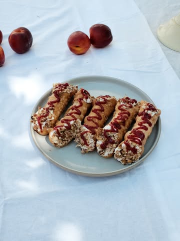 I - STONE FRUIT

@cannolo_antwerp – cannoli met gefermenteerde kersen

@harvest.antwerp – kersenkombucha
