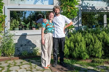 ☀️ Tijd voor vakantie! ☀️

Na een fantastische jubileummaand gaan wij er even tussenuit om de batterijen op te laden. 💛

We willen iedereen van harte bedanken voor de massale opkomst, het enthousiasme en de fijne sfeer tijdens onze evenementen ter gelegenheid van ons 15-jarig bestaan. Dankzij jullie werd het een onvergetelijke maand vol mooie ontmoetingen en herinneringen.

Nu genieten wij van een welverdiend verlof. 🌴

📅 Vanaf 26 augustus staan we met veel plezier weer voor jullie klaar.

Tot dan en geniet van een heerlijke zomer! ☀️😎

Groetjes 👋
Nel en Felix

@desmetnl3 @felixfrancois_ #congé #vakantie