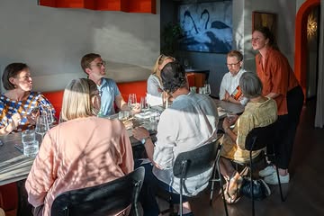 ✨ Nog een tafeltje vrij… en wij hebben er zin in! ✨

Voor deze week hebben we nog enkele plaatsen beschikbaar.
Onze keuken staat te popelen, de glazen staan klaar en wij staan met volle goesting voor jullie klaar. 🥂🍽️

Zin in een avondje genieten, verrassen en culinair verwend worden?

Reserveer je tafeltje en schuif gezellig bij. ❤️

@desmetnl3 @felixfrancois_
