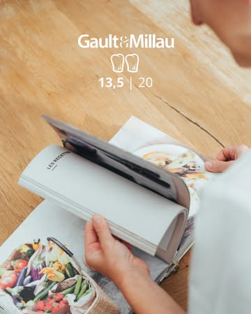 💛 En 2026 notre histoire continue avec Gault & Millau !

🥳 Quelle joie de vous annoncer que Fleur de Sel conserve sa place dans la sélection Gault & Millau pour l’année prochaine !

Huit années déjà que cette belle aventure gastronomique se poursuit, pimentée de passion, de travail en cuisine et… de quelques pincées de fleur de sel bien sûr ! 😍

🙏🙏🙏 Merci à vous, nos clients fidèles, qui nous rendent chaque service unique, et aux critiques pour leur confiance renouvelée depuis 2018.

Depuis 5 ans déjà nous sommes dans la catégorie « coup de cœur » de Gault et Millau. Et vous, vous restez, plus que jamais, notre plus beau coup de cœur à nous ! ❤️

Rendez-vous à Comines pour continuer à vous faire vibrer, avec toujours autant d’émotion et de générosité dans l’assiette.

#gaultmillau2026 #fleurdesel #comines #fleurdeselcomines #passion #8ansdecomplicité #8ansdeconfiance #dreamteam #coupdecoeur