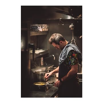 Wij zijn zoekende.

Naar iemand in de keuken.

Niet voor iemand die alles al kan. Wel voor iemand die wil kunnen.

Met ervaring in het vak. Maar met nog honger om bij te leren.

Voltijds.

Herken je jezelf hierin? Kom eens praten.

📧 info@publiekgent.be

@atelier_jules_august