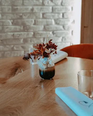 Merci à tous pour 2025 !

Clients fidèles, producteurs inspirants, fournisseurs engagés, et toute notre équipe en cuisine et en salle : votre passion et votre confiance ont fait de cette année un vrai festin de moments partagés.

Joyeuses fêtes !
Et tous nos vœux pour 2026 — santé, créativité et plaisirs gourmands.

L'équipe Yirmi.

#2025 #2026 #restaurant #gastronomie #gastronomique
@jre_belgium
Merci @jre_croatia
@gaultmillaubelgium @michelinguide