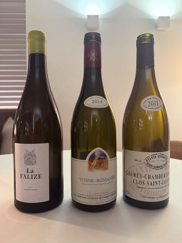 @la__falize 🇧🇪 never disappoints…solid, consistent…at the level of a very decent white Burgundy
@domaine.mugneret.gibourg Vosne 2014 was sadly past its peak…a bit tired but still very much a pleasure to drink…we probably should have opened it a few years sooner
@esmoninsylvie 2011 Clos Saint Jacques was divine…a great bottle with plenty of potential…