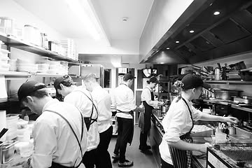New menus, new flavours! 🌿
Our new menus have arrived at Vrijmoed ❤️
Since yesterday, we’ve been serving a new selection of dishes inspired by the season and the finest ingredients of the moment

Discover our new menus at www.vrijmoed.be

#Vrijmoed #Gent