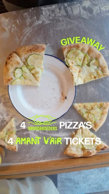 GIVEAWAY TIME AGAIN!!!

@broodbroeders staat op zaterdag 19 september op @amantvair in Mechelen. Daarvoor geven ze 4 TICKETS EN 4 PIZZA’S weg! Perfecte combo als je het ons vraagt!

Hoe maak je kans?
1️⃣ volg @broodbroeders én @amantvair
2️⃣ like deze post
3️⃣ tag 3 vrienden om mee te komen
4️⃣ repost op je story voor een extra kans

Giveaway loopt tot zondag 13/09, 23u59! 1 winnaar.

Veel succes!

#mechelen #giveaway
