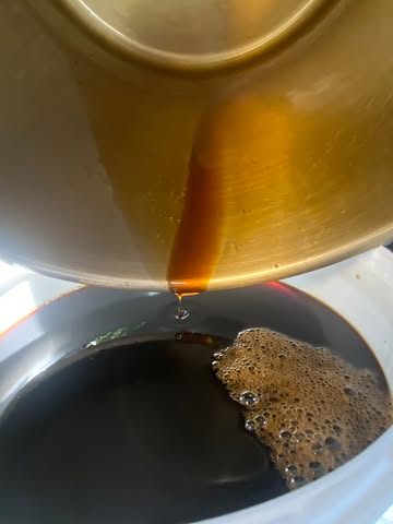 Fermented bread syrup. This syrup packs a punch with sweet/sour notes and earthy depth. Great for seasoning sauces , glazes and baking. Great way to use a byproduct and turn it into something tasty and useful. #ferment #foodwaste#yummy