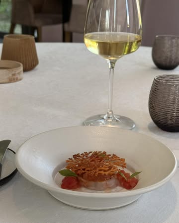 Bonjour tous,
Suite à une annulation, une table de 2 à 4 personnes de libre ce soir !
Au plaisir de vous recevoir.

Erika , Max et toute l’équipe