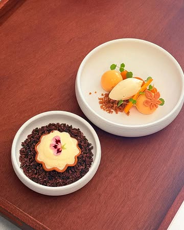 ✨ Nous sommes de retour dès vendredi ! ✨

Après une parenthèse estivale bien méritée, toute notre équipe est heureuse de rallumer les fourneaux et de vous retrouver autour de notre table.

Pour cette reprise, laissez-vous tenter par notre dessert Abricot · Miel · Romarin : la fraîcheur et la délicatesse de l’abricot, la douceur subtile du miel et les notes aromatiques du romarin se rencontrent dans une création tout en finesse. 🍑🌿

Une invitation à prolonger l’été encore un peu, le temps d’un dessert.

Rendez-vous dès vendredi.
Nous avons hâte de vous retrouver. 🤍

L’équipe d’ Un Max De Goût