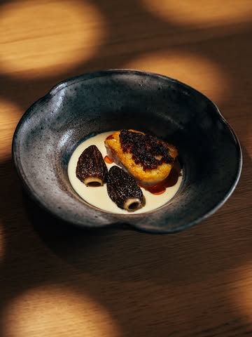 Skrei, morrels and a highly intense XO sauce made from jerusalem artichokes, hazelnuts, lemon thyme and beurre noisette.

#menu
#neonrestaurant