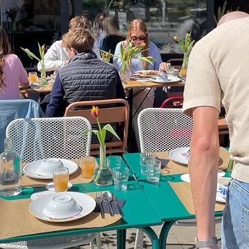 🤗 BUITENKANSJE!
🍇 voor de laatste BRUNCH voor onze zomersluit (nu zondag 5 juli) zijn last minute heel wat tafeltjes vrijgekomen voor shift 2 (en enkele voor shift 1).

💻 Reserveren via de website www.barstan.be
☀️ Geniet van een heerlijke zomerse brunch om de vakantie in te zetten!

Tot zondag! ❤️