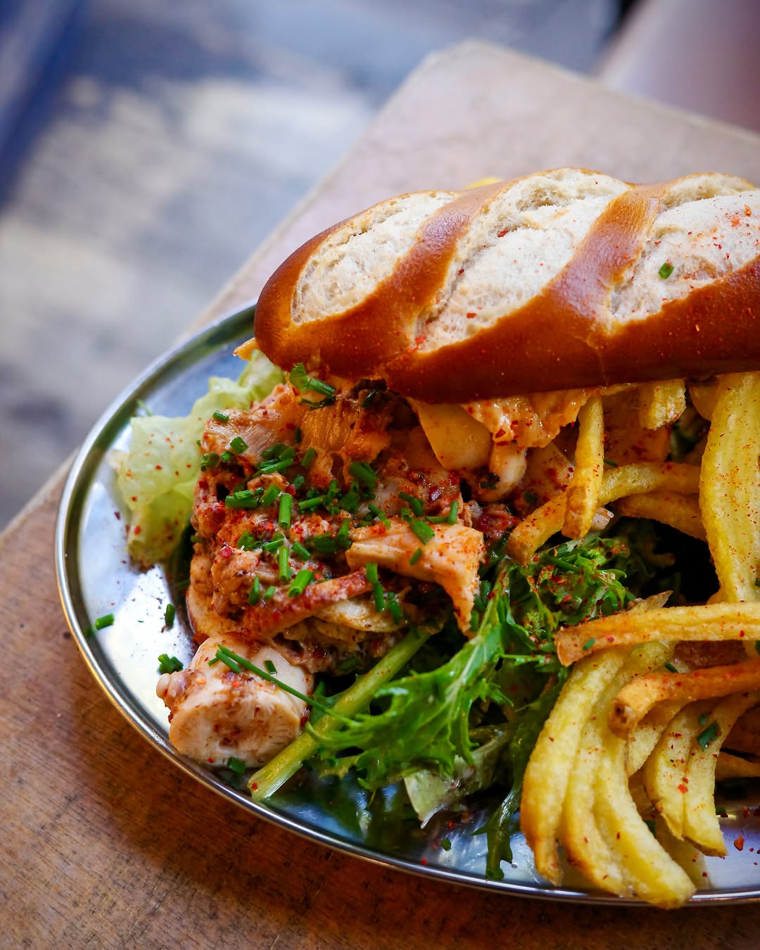 🚨🚨🚨 mitraillette bretzel, poulpe sauce XO cochon, mayo maison 🫠🫠🫠