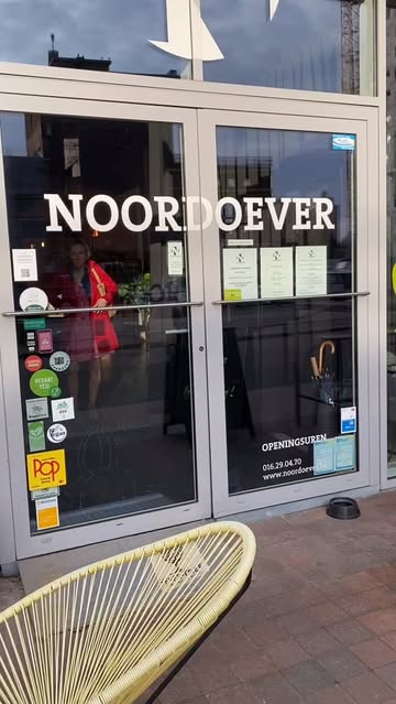 Ideaal op drukke werkdagen. Je komt binnen, je schept op, je gaat zitten en je kan direct beginnen eten. Geen wachten, geen gedoe, gewoon meteen een goed bord.

Het is een buffet waar alles klaarstaat vanaf 12u.
Je stelt gewoon zelf je bord samen met verse, gezonde, plantaardige gerechten, gemaakt met biologische en lokale ingrediënten.

Wij staan daar met onze Fermentistas-producten al sinds dec 2022. Dus als je naar huis vertrekt: pak zeker nog een bokaal mee voor in je koelkast.

#fibremaxxing
#darmmicrobioom
#gefermenteerdegroenten
#probiotica #fermentistasklejman