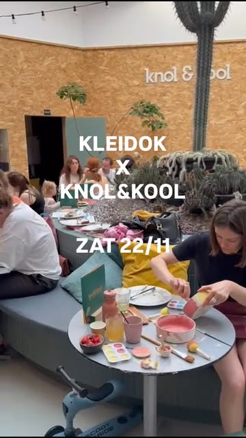 @klei_dok en @knolkool.gent slaan de handen terug in elkaar voor een 2e editie van het pottery painting buffet in Knol&kool. 🎨

Je leest het goed, creatief en lekker, de perfecte zaterdag voormiddag. 💕🌸
Voor iedereen toegankelijk en met heerlijk buffet inbegrepen!

Schrijf je snel in via kleidok.be! ✨

🗓️22/11 - 9u
📍Heilige geeststraat 30, Gent

#pottenbakken #keramiek #workshopsingent #potterypainting #klei #ceramic #ceramics #ceramica #ceramicart #ceramicstudio #clay #clayartist #doknoord #pottery #potterystudio #potterylove #potterylife#metime #wheeltrowing #wheeltrownpottery #handmade #kleiatelier #clayatelier #kleidok