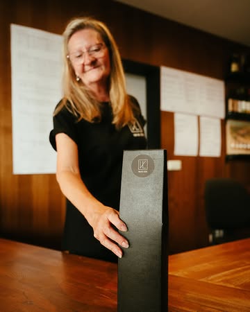Pas besoin d’attendre l’apéro pour ouvrir une bouteille 🍷

À Heure-le-Romain, passez directement au chai : on goûte 2 ou 3 cuvées, on papote vin et on repart avec ses préférées sous le bras.

🍇 Dégustation offerte de 2 à 3 vins

📍 Vin de Liège - Heure-le-Romain

🗓️ Vendredi & samedi, de 14h à 18h

Passez, goûtez, choisissez.