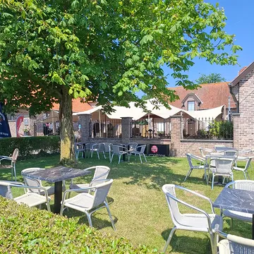 ☀️ Zomerse gezelligheid op ons wijnterras 🍷

Normaal zijn we gesloten op feestdagen, maar op zaterdag 15 augustus openen we met plezier ons wijnterras en onze wijnboetiek voor jullie 😍

Met het warme weer is het heerlijk genieten in de verkoelende schaduw van onze kastanjeboom.

 Kom gezellig langs, ontdek onze wijnen en geniet van de ontspannen sfeer op ons terras.

Openingsuren:

🍇 Vrijdag van 14 tot 18 uur
🍇 Zaterdag van 10 tot 12 uur en van 14 tot 18 uur

En voor wie maar niet genoeg krijgt van de Ravensteinwijnen: goed nieuws! 😉

 Op zondag en maandag vind je ons vanaf 10 uur op de braderie in Wervik.

We kijken ernaar uit jullie te verwelkomen! 🥂

#zomerweer #zomerbar #wijnterras #wijnboetiek
#wervik