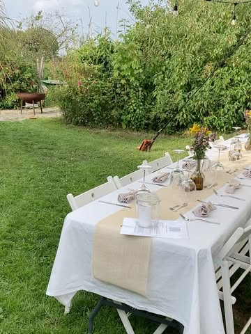 Kempengoud presenteert de 8ste editie van haar Velddiners!

Wij bieden:
- gastronomische verwennerij met pure, lokale en kwalitatieve producten
- ⁠table d’hôtes in een unieke setting
- ⁠10/10 voor sfeer en gezelligheid

op:
- zaterdag 4/7
- ⁠zaterdag 11/7
- ⁠zaterdag 8/8
- ⁠zaterdag 15/8

voor:
80 EUR p/p, inclusief borrelhapjes, amuse, brood en mineraalwater.

Interesse?
Mail naar velddiners@gmail.com en vermeld:
- Datum diner
- Aantal personen
- Aantal vegetariërs (= vis noch vlees).
Vegetariër maar wel viseter? Laat het zeker weten.
- Allergenen en/of intoleranties.

We kijken er alvast naar uit jullie te mogen verwelkomen!

Groeten,

Penelope & Gijs en Lieselot & Steven

#kempengoud #biologisch #velddiners #chefsteven #eetlokaal