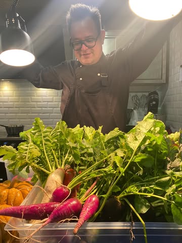 S p o t l i g h t
bonheur instantané
@fermenadir

#légumesdesaison #ardellerestaurant
#tablevivante #rochefortbelgium