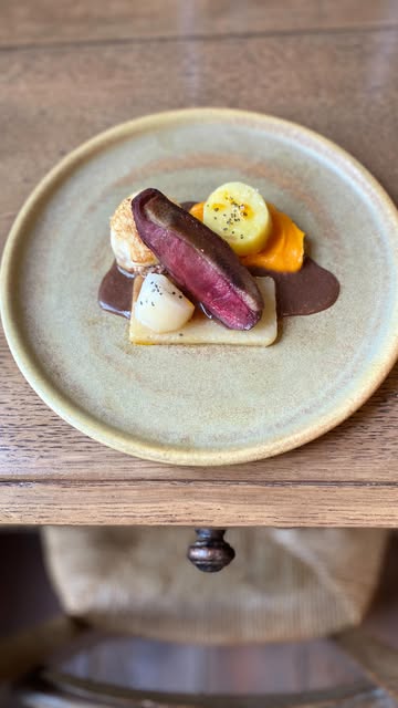 C a n a r d S a u v a g e
foie gras - pommes de terre confit - carotte - chou rave - sauce au épices
@boucherielefebvre

#gibier #local #ardellerestaurant #rochefortbelgium