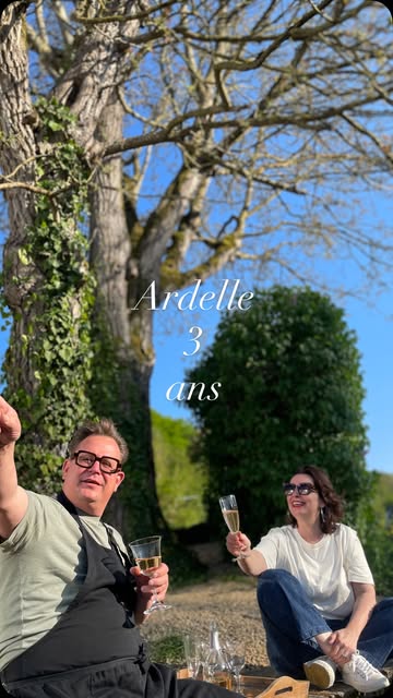 A r d e l l e | 3 ans

Merci, Rochefort,
de nous avoir fait une place dans votre 🤍
Merci, Dendermonde,
om ons te volgen, waar we ook gaan 🤍
 merci🍴dank je wel🍴vielen dank🍴grazie🍴thank you🍴obrigada🍴tak

✨ Merci à tous d’avoir partagé avec nous ces 3 belles années d’Ardelle et d’innombrables souvenirs

🥂 À très bientôt pour de nouvelles aventures gustatives!

🫶🏻 Virginie & Martijn

#ardellerochefort #3ans #merci #foodlovers #voyageculinaire #restaurantrochefort #internationalguests