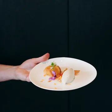 Kom mee genieten van een tasting menu bij restaurant Petrichor.

Een heerlijk degustatiemenu met focus op eerlijke producten. Wilde smaken uit de natuur aangevuld met bio vlees en vis uit duurzame vangst.

Welkom van woensdag- tot en met zaterdagavond. We starten steeds tussen 19u en 19u15 en nemen je graag mee in ons verhaal.

We ontvangen jullie met open armen en veel liefde.

#restaurant #restaurantgent #9000 #visitgent #duurzamekeuken