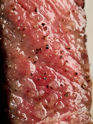 Un menu, c'est aussi une belle palette de textures. 🎨 Le croustillant, le fondant qui s'étire, le grillé qui accroche, le croquant qui réveille. Chez Martin Simonart, chaque assiette joue sur ces contrastes — parce qu'un plat ne se goûte pas seulement, il se ressent sous la dent. Poisson nacré, légumes saisis, poulpe laqué, girolles fraîches… autant de matières, autant de sensations.

____

Een menu is ook een mooi palet van texturen. 🎨 Het krokante , het smeltende dat zich uitrekt, het gegrilde dat grip heeft, het knapperige dat wakker schudt. Bij Martin Simonart speelt elk bord met die contrasten — want een gerecht proef je niet alleen, je voelt het onder de tand. Parelmoeren vis, gesneden groenten, gelakte octopus, verse cantharellen… evenveel materies, evenveel sensaties.

#mylord #courtrai #ellezelles #Gastronomie #lesgrandestablesdumonde #michelinguide #michelinbelgique #gaultmillau #textures #martinsimonart #finedining #cuisinedauteur #dressage #foodlovers #gastronomiebelge

Reserveringen | Réservations

☎️ +32 68 54 26 02
✉️ info@mylord.be
💻 www.mylord.be

📍 Ons adres | Notre adresse📍

Rue Saint-Mortier 35
7890 Ellezelles

📸 Anthony Florio