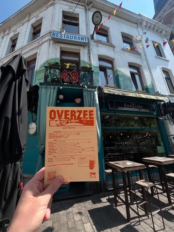 Terrasnieuws! ☀️🍴
Zin in een hapje in de zon? Bij mooi weer kan je ons eten op het terras van @cafezeezicht bestellen! 📲
Pintjes blijven zoals altijd via het Zeezicht 🍻 of een wijntje van bij ons. 🍷
Reservaties? Nope, gewoon langskomen en genieten.
Tot snel.