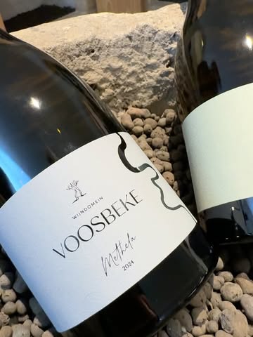 Ontdek onze 2024 Signature Selection, 6 nieuwe wijnen in één exclusieve box.

📦 In de box:
✨ 6 nieuwe wijnen 2024
✨ Nieuwe smaken & terroirexpressie
✨ Origineel cadeau of tasting ervaring

📩 Bestel via DM of mail info@voosbeke.be

#Voosbeke #SignatureSelection2024 #BelgischeWijn #WijndomeinVoosbeke #OntdekWijn #WijnBox #WineLovers