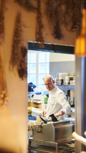 Wednesday to Saturday
Until July 18th ✨

📸 @frans_derib
🎥 @yana.etkl

— Entropy Restaurant, Brussels
Sustainable Catering • Corporate Events • Private Dining • Culinary Residencies