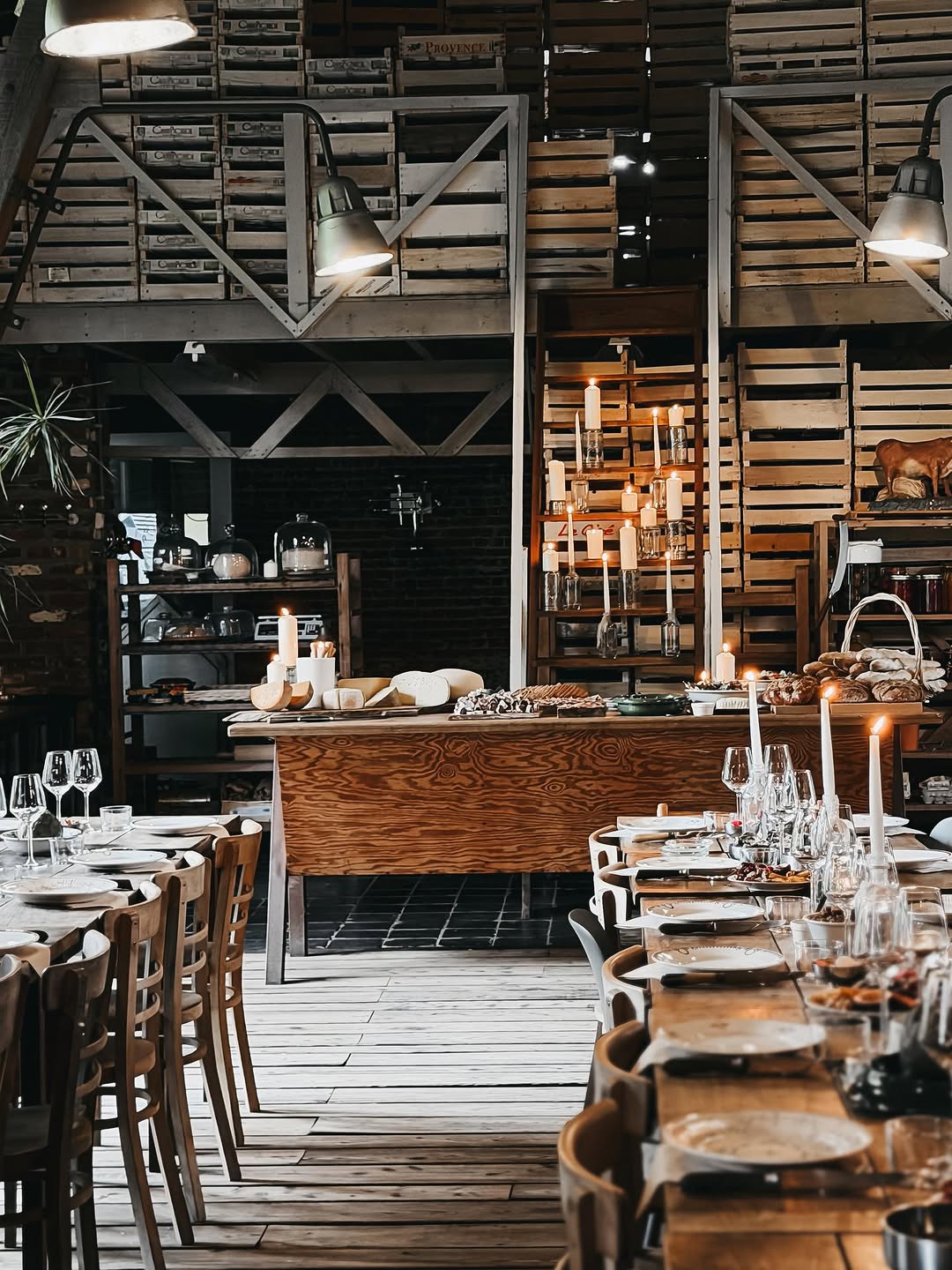 Klaar voor een tweede tafel? 🎈
Wij alvast wel!
Deze keer trekken we naar @__alma__concept en maken we verse pizza’s uit de houtoven!
Jullie zijn welkom op 24 juli om 19 u. Inschrijven kan vanaf nu door een berichtje te sturen.

Tot dan misschien? (WE ZIJN ONDERTUSSEN VOLZET, BEDANKT!)
🌞 Ida & Ella 🌞 Foto’s @heyimsilvie