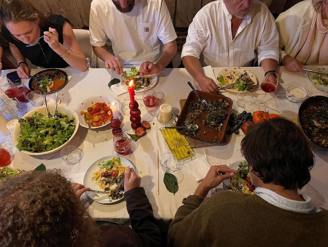 De zomer afsluiten en de herfst vieren doen we graag op 26 september met jullie! Voor deze tafel gaan we nog eens naar de boerderij waar het in mei begon. We hopen op nog een laatste zomeravond met lekkere taco’s. Inschrijven kan je vanaf nu, door een berichtje te sturen. Tot dan misschien ! (VOLZET)