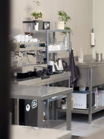 Busy week behind us. Everything clean, everything in its place, and the roastery ready to go again next week.