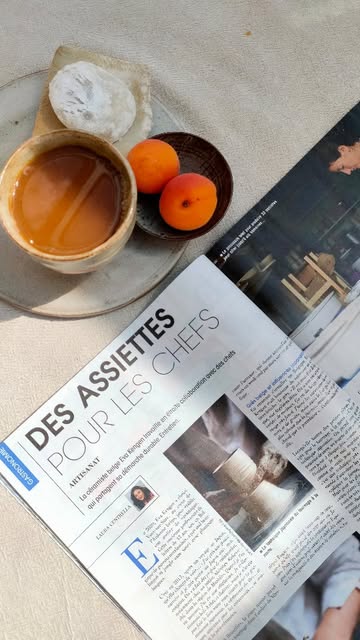 Thank you @lauracentrella_food for this beautiful article about my ceramics journey and the long lasting collaborations with chefs and restaurant owners.
.
Thank you Darius Van Hoef @restaurantprimitif for the kind words and to all the chefs and restaurant owners who have put their trust in my work over the years, be it for a large opening, a specific custom made design, teaware or decorative vessels.
.
You have made me a faster and more precise potter, while I could also preserve spontaneity and freedom.
We often share similar values of sustainability, seasonality & respect for the process and materials and I am grateful for that.
.
Behind each project, there are countless hours of dedication to the craft, unseen research, disappointments and wonderful discoveries.
🙏🏻🙏🏻🙏🏻
.
Thanks for all the love in stories yesterday, it gives me such a boost!
.
You can read the full article in Deuzio @lalibre.be @lavenir_net
.
{FR}
Merci à @lauracentrella_food pour ce bel article sur mon parcours de céramiste et les collaborations avec des chefs en Belgique et ailleurs. Merci pour cette belle mise en lumière de notre métier.
.
Merci à Darius Van Hoef @restaurantprimitif pour ses mots, ainsi qu'à tous.tes les chef.fes et restaurateur.rices qui m'ont fait confiance au fil des années, que ce soit pour une ouverture, une création sur mesure, des services à thé ou des soliflores.
.
Vous avez fait de moi une meilleure tourneuse, tout en me permettant de garder la spontanéité du geste et des variations entre les pièces d'une même série.
Je ne suis ni la meilleure technicienne ni la plus précise, mais j'essaie d'apporter un supplément d'âme à vos assiettes.
Souvent, nous partageons les mêmes valeurs de durabilité, de saisonnalité, de respect de la matière et de l'humain.
.
Derrière chaque projet, il y a des heures de recherche et de pratique, des déceptions et des émerveillements - c'est le lot de la céramique.
.
Merci pour vos réactions hier en story, ça me redonne de l'énergie