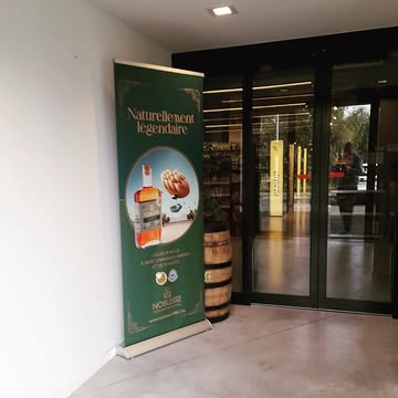 Chez @beerwine.suarlee ,
Nous vous accueillons dès l’entrée 😁

Merci à l’un de nos fidèles ambassadeurs 🙏

Emmenez vos convives, vos amis, … dans un voyage gustatif parfumé avec justesse, équilibré & moins sur le sucre😉

Réclamez
l’#amaretto NOBLESSE 🥃
Naturellement légendaire