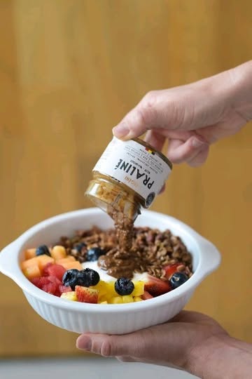 One @eugenechocolatier a day...

#belgianartisans #spreadthelove #organicspreads #womenentrepreneurs #brusselsfood #chocolatespreads #hazelnutlove