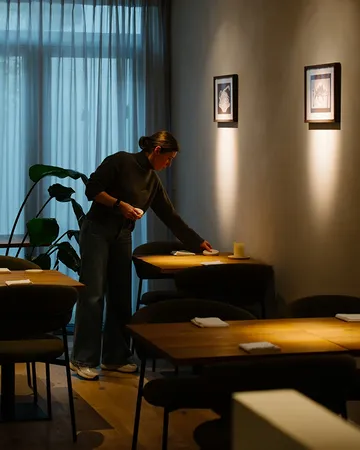We heten je welkom in onze gezelligheid, warmte, vriendelijkheid, persoonlijkheid en gastrvrijheid. Want daar draait het om in gastronomie, niet?

Gr
Tineke