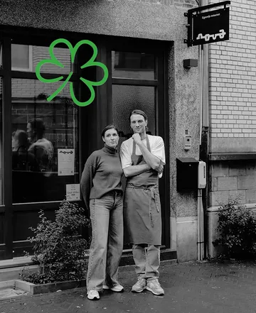 🙏Bedankt @michelinguide voor de mooie erkenning. Al jaren werken we hard aan een duurzaam gastronomisch systeem met onze boeren om onze gasten de beste, bijzondere, mooiste, smaakvolste producten voor te schotelen. Dan is het hartverwarmend om hier voor beloond te worden. Het kan anders, het kan beter! Proficiat aan alle collega's, en proficiat aan de hele Michelin green star community! 💚