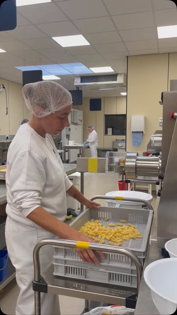 👀 Een kijkje achter de schermen bij Pastati!🍝

Wil je dit proces graag in het echt ontdekken? Op 30 augustus kan dat tijdens Toer Lekker Oost-Vlaams!🚲

Ontdek lokale producenten en krijg een kijkje achter de schermen.
Misschien ontdek je onderweg wel jouw nieuwe favoriete product.😉

📅30 augustus | Toer Lekker Oost-Vlaams

Zien we jou daar?🧡
