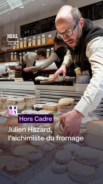 C’est l’un des produits favoris des Belges, dont nous consommons douze kilos par an : le fromage ! Et pour le sublimer, il existe de véritables artisans du goût, les affineurs.

À Uccle, Julien Hazard pratique l’affinage dans ses caves depuis une quinzaine d’années. Il fait ainsi vieillir ses fromages, pour qu’ils offrent leur potentiel maximal aux consommateurs, via des techniques qui lient la biologie et la chimie.

🔗A voir en intégralité via le lien en bio