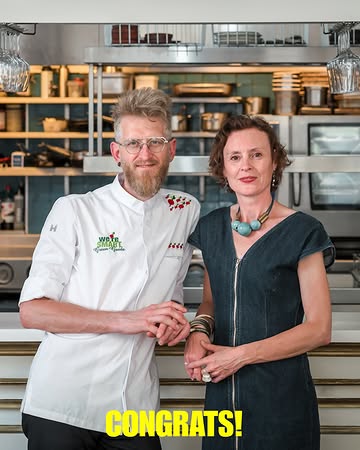 Celebrating 10 years of @humushortense 🌿

**
Een decennium van visie, verfijning en plantaardige gastronomie. Proficiat aan StrEatChef Nicolas Decloedt en Caroline Baerten met tien jaar Humus x Hortense: bekroond met één Michelinster, een Groene Michelinster en 16/20 in Gault&Millau.

Deze bijzondere mijlpaal wordt gevierd met 2 exclusieve jubileumdiners in Elsene op 19 augustus en 7 oktober. Samen met hun vertrouwde producenten brengen Nicolas en Caroline hun signatuur tot leven in een volledig plantaardig degustatiemenu, waarin natuur, creativiteit en gastronomie elkaar ontmoeten.

Een inspirerend hoofdstuk van tien jaar pionierswerk: op naar vele volgende jaren vol smaak en innovatie! 💚
**
Une décennie de vision, de raffinement et de gastronomie végétale. Félicitations à StrEatChef Nicolas Decloedt et Caroline Baerten pour les dix ans de Humus x Hortense : récompensé d’une étoile Michelin, d’une étoile verte Michelin et de la note de 16/20 au Gault&Millau.

Pour célébrer cette étape exceptionnelle, le restaurant ixellois propose 2 dîners anniversaires exclusifs les 19 août et 7 octobre. Entourés de leurs producteurs de confiance, Nicolas et Caroline dévoilent un menu dégustation entièrement végétal, où la nature, la créativité et la haute gastronomie se rencontrent.

Un magnifique chapitre de dix années d’innovation et d’engagement: en route vers de nouvelles inspirations! 💚