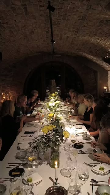 We found a crypt under a church in Stockholm and thought: perfect spot for a secret dinner! 👀🥘. Chefs @marcelo_ballardin (@oak_gent ) and @nicolasdecloedt.chef (@humushortense ) took over the kitchen while @ona_loves_wine and @arne_loves_wine from @wijnbarona poured Belgian wine and lambiek all night. This is how we introduced Stockholm's press and creators to culinary Flanders. 💛
