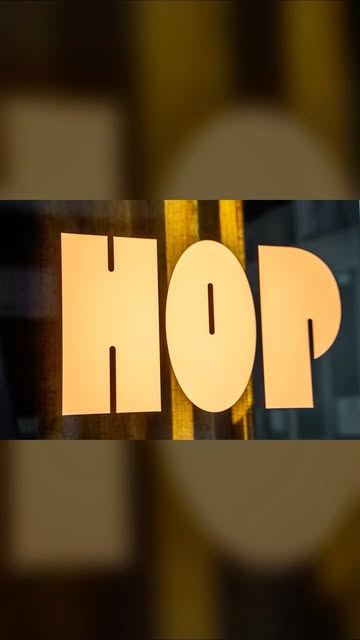 Met veel trots kondigen we graag onze nieuwe sponsor @hopgastrobar aan! 🤝

HOP is een hedendaags culinair restaurant aan de bruisende Vaartkom in Leuven. Gecombineerd met craftbier en natuurwijn serveren zij een overheerlijk 5-gangenmenu op basis van seizoensgebonden groenten. 🍻🍷🥬
Laat je entertainen aan de open keuken en geniet van een hoogstaande culinaire ervaring.

Wij zijn alvast helemaal klaar voor deze smaakvolle samenwerking — aan tafel! 🍽️🔥

#HOP #foodies #sponsor #bonappetit #fyp