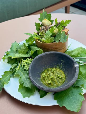 A little bite to begin the journey. ✨

Crispy petit gris snails, meant to be dipped into a lovage cream infused with preserved lemon.
A balance of earthiness, freshness, and bright citrus notes — an amuse-bouche designed to awaken the palate and set the tone for the experience ahead.