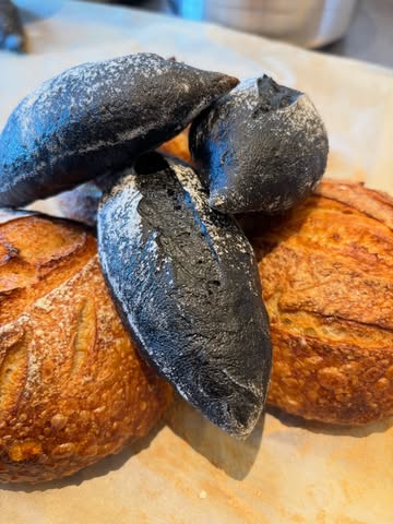 It all starts with the bread.

Naturally leavened sourdough, activated charcoal and Provençal herbs.
Kneaded, shaped and baked in our kitchen.

Because every detail is part of the experience.

@chaga.restaurant

#ChagaRestaurant #FineDining #Gastronomy #Sourdough #ArtisanBread BelgianChef