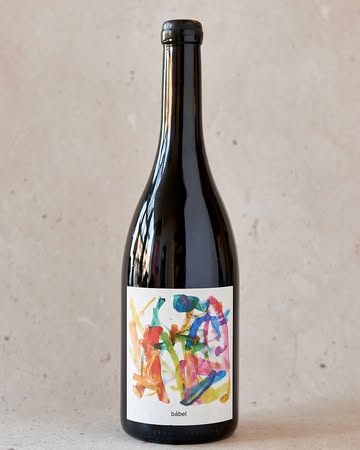 🍷 Tout Bu – Antwerp, Belgium

From the sandy cellars of southern Hungary to the steep slopes of the Mosel, passing through wild vineyards in Roussillon – @toutbu.be brings you a bold and beautiful selection of natural wines from across Europe.

Each bottle is a story. Of soil, hands, and time. Of winemakers who do things their way. Expect energy, texture, tension and freedom in every glass.

⸻

🧭 What they’re pouring at Naturale:

🇭🇺 Sziegl Pince (Hajós-Baja, Hungary)
One of Hungary’s most exciting young producers.
• Jónàs – White blend (Olaszrizling, Rizling, Hárslevelű, Cserszegi). Lees, amphora, texture.
• Bábel – Rosé with 14 harvests. Wild fruit and zero sulphur.
• Au/79 – Golden blend of botrytised Szamorodni & orange wine. Raw and unforgettable.

🇫🇷 La Recerca / Zulu Wines (Côte Catalanes, France)
Jess & Laurent craft electric, expressive wines in the south of France.
• Duel – Muscat Alexandrie & Petit Grain. 15-day maceration.
• Voltor – Maccabeu & Muscat. Juicy and aromatic.
• Version – All grapes, all colours, one blend. Freeform joy.
• UP! – Short-macerated Carignan. Crisp and fun.

🇩🇪 Julien Renard (Mosel, Germany)
Steep slopes, serious minerality. Wines with presence and purity.
• Riesling 2022 – Bone dry, layered, salty, unforgettable.
• Weissburgunder 2022 – Smooth yet sharp, with herbs and chalk.

⸻

🗓 Find them at Naturale – June 8 – Antwerp
🎟 Tickets online. Limited spots. Come thirsty.

#naturale2025 #toutbu #naturalwine #vininaturali #winelovers #antwerp #belgiumwine #lowintervention #szieglpince #larecerca #zuluwines #julienrenard #winetasting #vinovero #nakedwine #winefair #discovernaturalwine