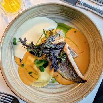 Nous mettons à l'honneur ce mois-ci la truite de la pisciculture Mathonet @mathonetsa .

A découvrir accompagné de ce vin blanc des Côtes de Saint Mont @plaimont_vignerons dans le Gers, Gros Manseng, Courbu & Arrufiac.
@mc_vins . Un accord parfait !

#legrandmaur #pisciculturemathonet #villedespa #truite
